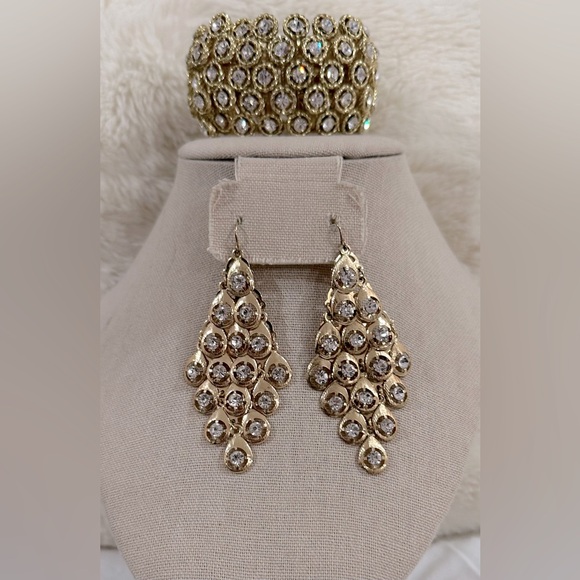 2 piece statement set: gold tone rhinestone stretch bracelet &  dangle earrings - Picture 1 of 5